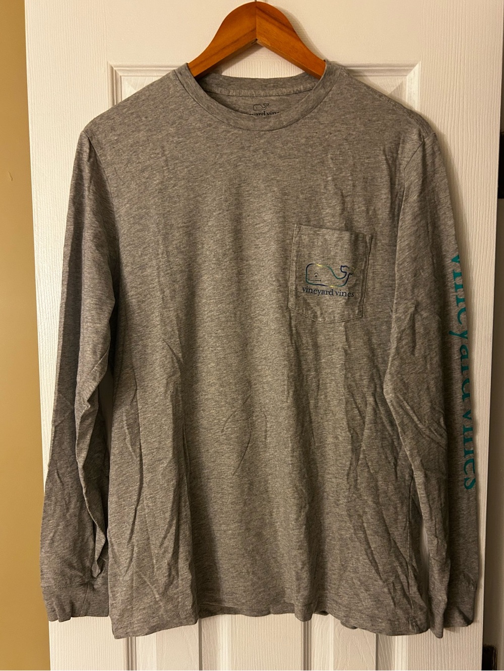 Vineyard Vines Heather Gray Long-Sleeve Pocket Tee with Logo